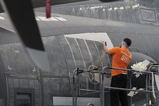 বিমানের জ্বালানি খরচ বাঁচাতে হাঙরের চামড়ার আদলে আবরণ তৈরি