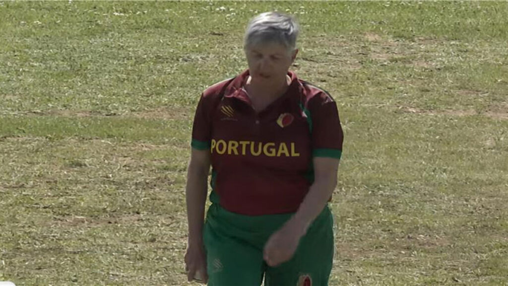 ৬৪ বছর বয়সে আন্তর্জাতিক ক্রিকেটে অভিষেক যে নারী ক্রিকেটারের