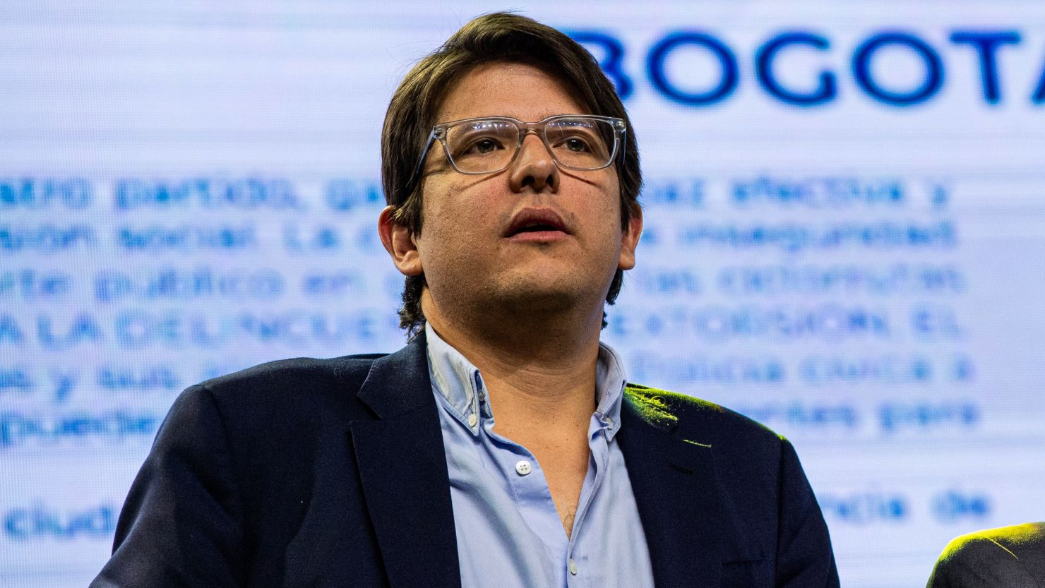 নির্বাচনী প্রচারে নেমে মাথায় গুলিবিদ্ধ সিনেটর মিগুয়েল উরিবে