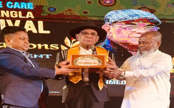 নিউইয়র্ক বাংলা ফিল্ম ফেস্টিভ্যালে বাংলাদেশের জয়জয়কার: সেরা অভিনেতা শাকিব খান, সেরা অভিনেত্রী বুবলী, সেরা পরিচালক হৃদি হক; আজীবন সম্মাননা পেলেন কিংবদন্তি আহমেদ শরীফ