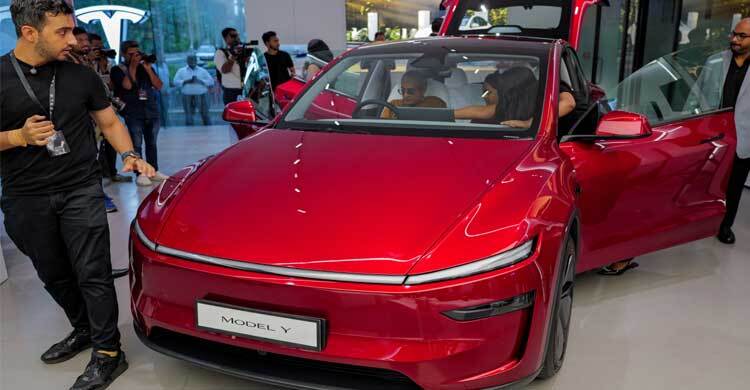 ভারতে টেসলার আগমন, প্রথম শোরুম চালু মুম্বাইয়ে