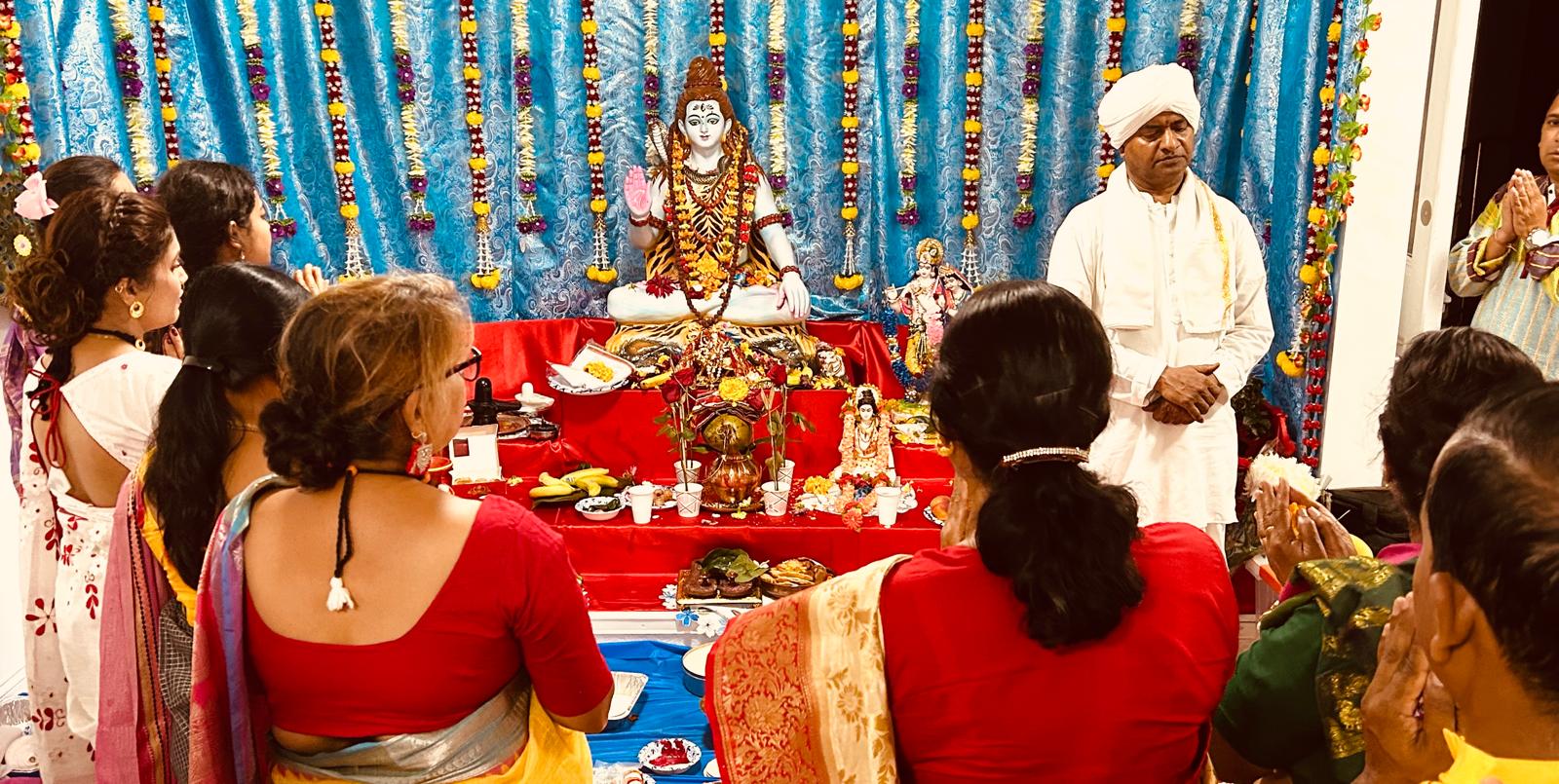 জামাইকায় শিবমন্দিরে দেববিগ্রহের প্রাণ প্রতিষ্ঠার বর্ষপূর্তি উদযাপন: পূজা-অর্চনা, মহামন্ত্র জপ, ধ্যান ও সাংস্কৃতিক আয়োজনে ধর্মীয় ভাবগাম্ভীর্যে মুখরিত লিভারপুল স্ট্রিট