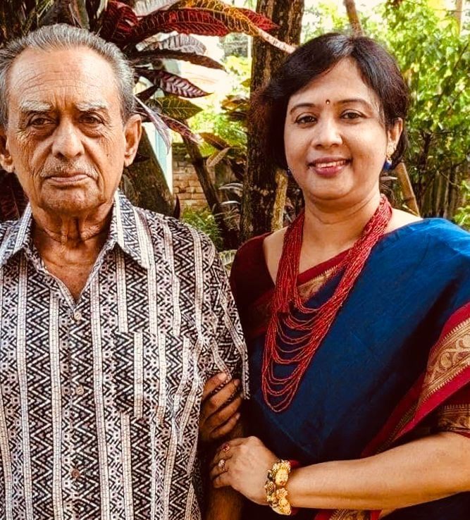 বাবা: মুক্তা লোহ