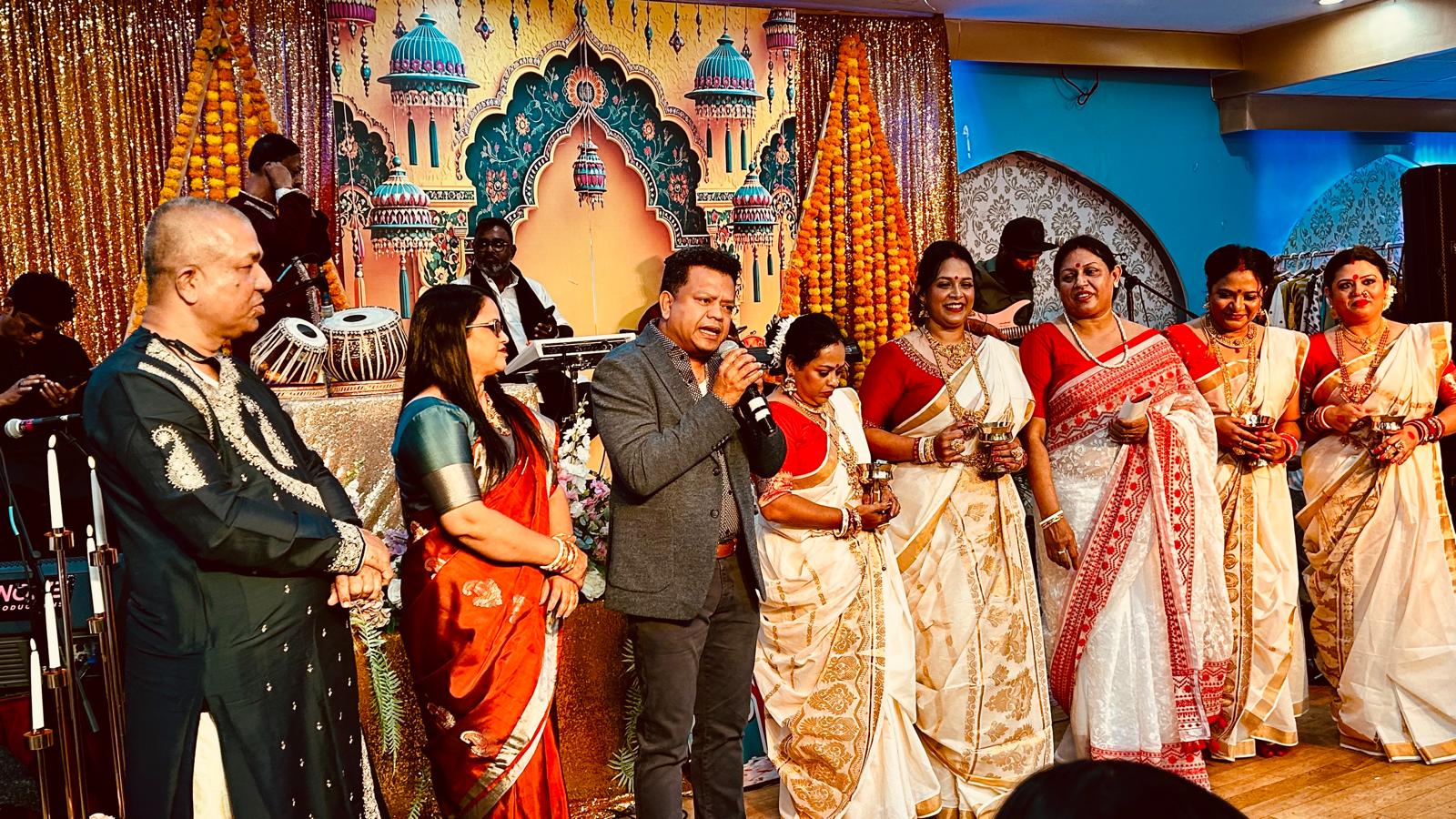 নিউইয়র্কে বাঙালিয়ানার আবহে বর্ণাঢ্য শারদমেলা: দুর্গোৎসবের আনন্দে মুখর জ্যামাইকা, দিনভর গান-নৃত্য-আবৃত্তিতে মাতলেন প্রবাসী বাঙালিরা